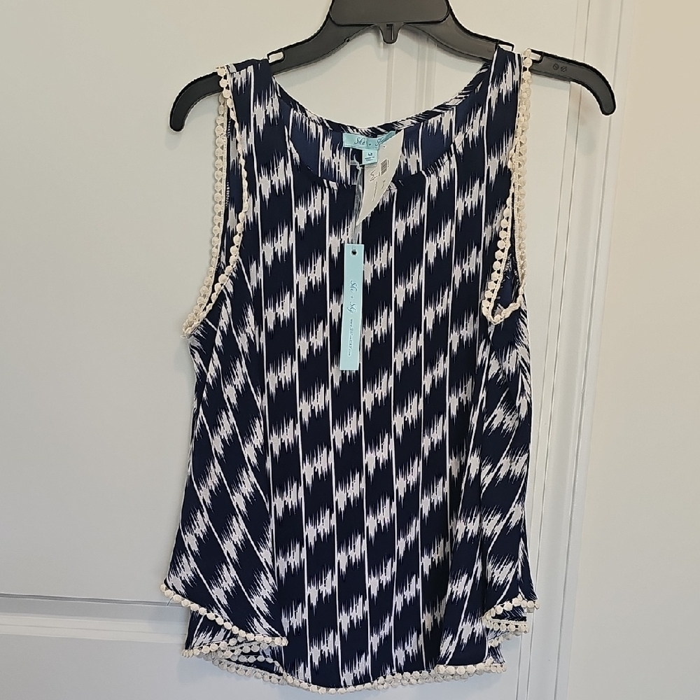 She + Sky Navy and White Patterned Sleeveless Blouse